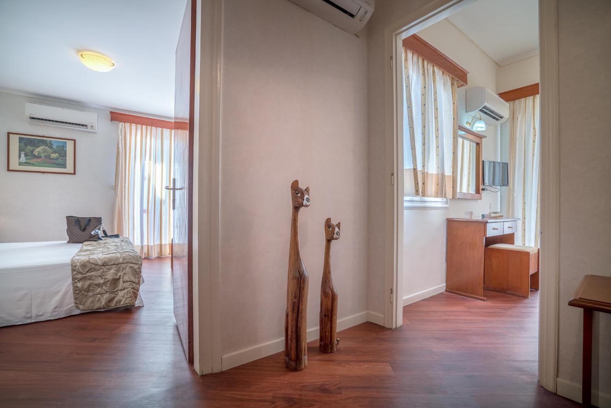 Family Room,1500059365:JPEG